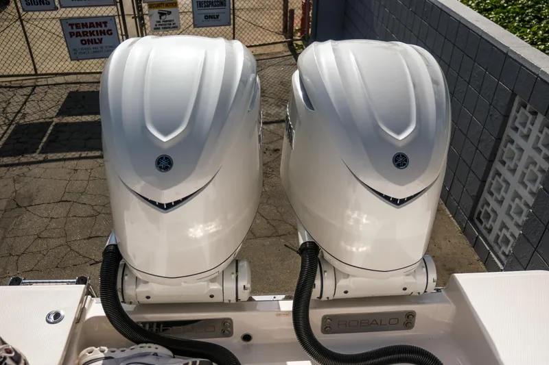 Slide: The Image of Twin Yamaha outboard engines on a 2025 Robalo R300 Center Console boat. - 30