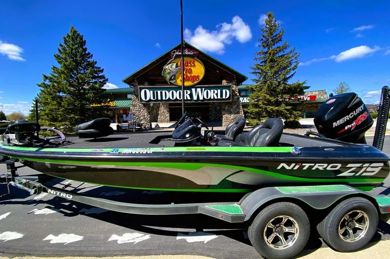 The Image of 2017 Nitro Z19 boat parked outside Bass Pro Shops Outdoor World. - 0