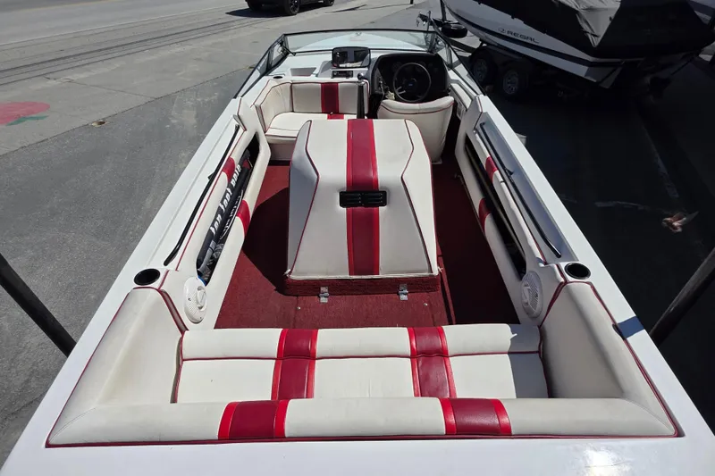 Slide: The Image of 1987 MasterCraft ProStar 190 boat interior with red and white upholstery. - 4