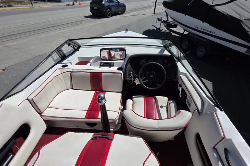 Slide: The Image of 1987 MasterCraft ProStar 190 boat interior with red and white seating and dashboard. - 6