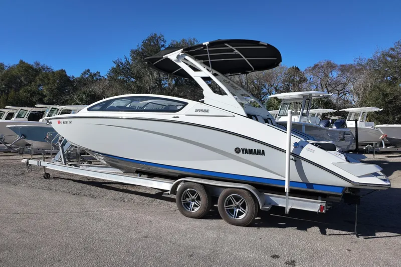 Slide: The Image of 2024 Yamaha Boats 275SE on trailer, sleek design under clear blue sky. - 3