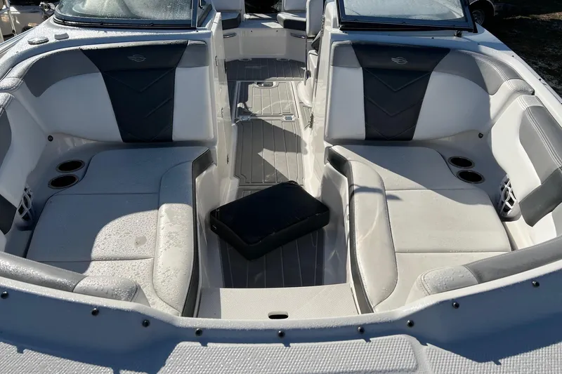 Slide: The Image of Interior view of 2021 Chaparral 230 Suncoast boat with spacious seating and cup holders. - 32