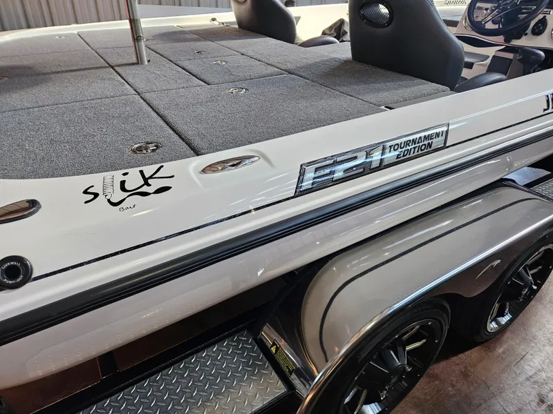 Slide: The Image of Falcon Boats F21TE 2022 - 12