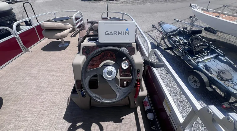 Slide: The Image of Sun Tracker 18 Bass Buggy 2021 - 12