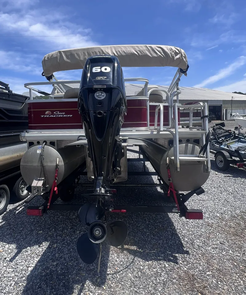 Slide: The Image of Sun Tracker 18 Bass Buggy 2021 - 4