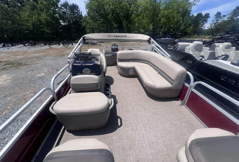 Slide: The Image of Sun Tracker 18 Bass Buggy 2021 - 9