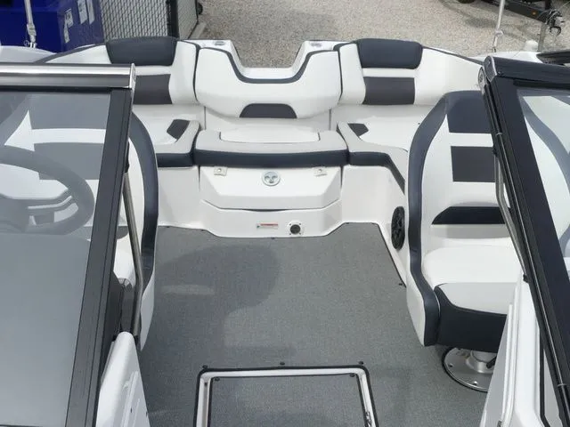 Slide: The Image of Yamaha SX195 2020 - 18