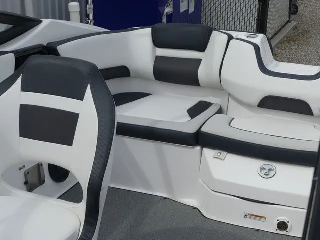 Slide: The Image of Yamaha SX195 2020 - 20