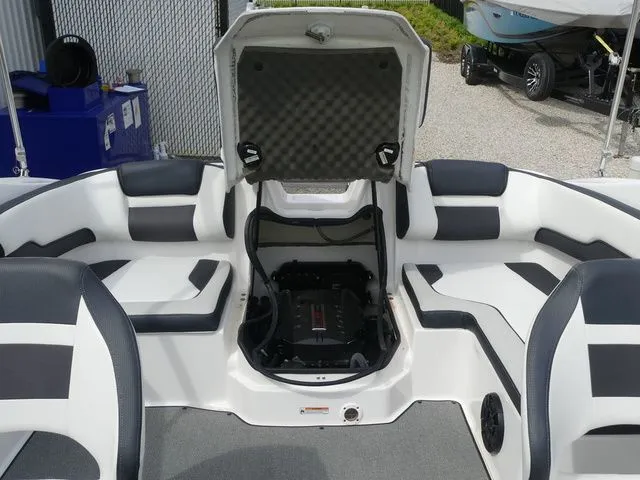 Slide: The Image of Yamaha SX195 2020 - 37