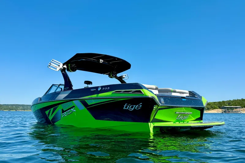 Slide: The Image of 2016 Tigé RZX3 boat in vibrant green on a sunny lake. - 4