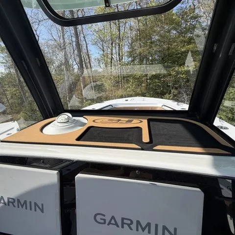 Slide: The Image of Sea Hunt Gamefish 27 Coffin Box 2026 - 30