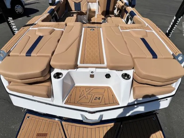 Slide: The Image of MasterCraft XT24 2026 - 18