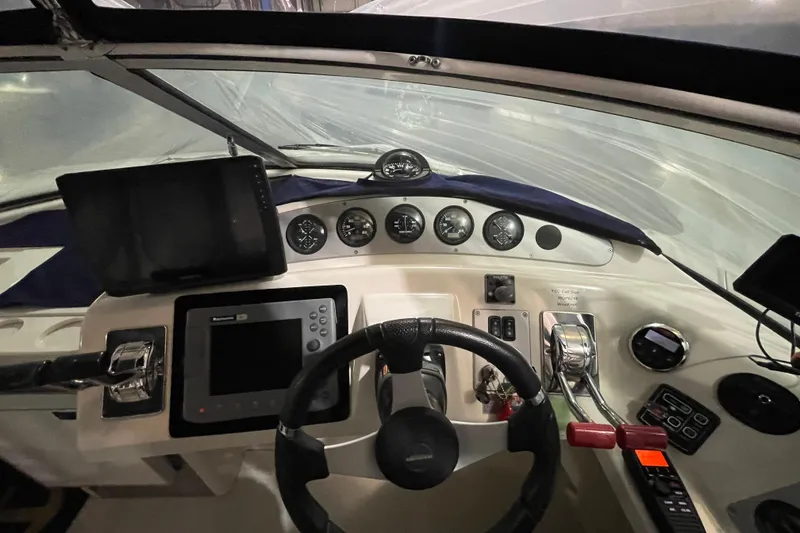 Slide: The Image of 2007 Carver 360 Mariner helm with navigation instruments and steering wheel. - 19