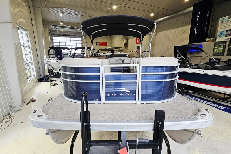 Slide: The Image of 2019 Bennington 21 SX Swingback pontoon boat displayed in a showroom. - 16