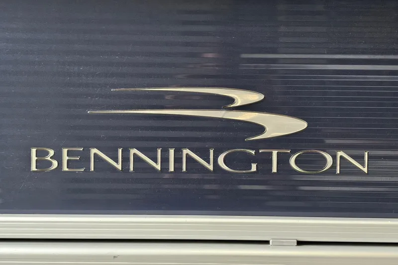 Slide: The Image of Bennington 21 SX Swingback 2019 logo on a sleek, dark background. - 22