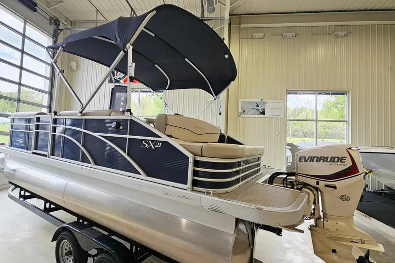 Slide: The Image of 2019 Bennington 21 SX Swingback pontoon boat with Evinrude engine in showroom. - 3