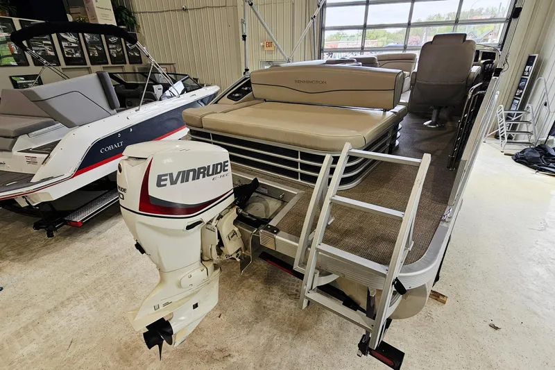 Slide: The Image of 2019 Bennington 21 SX Swingback pontoon boat with Evinrude E-TEC engine in showroom. - 5