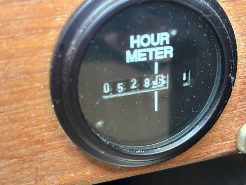 Slide: The Image of Hour meter of a 1978 Bertram MOPPIE showing 528.6 hours. - 23