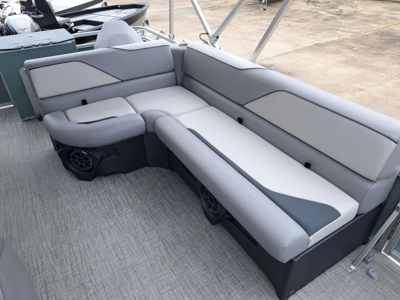 Slide: The Image of Avalon Venture Quad Fish - 19' 2026 - 15