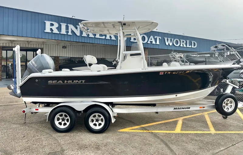 The Image of Sea Hunt Triton 210 2012 - 1
