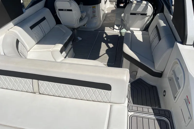 Slide: The Image of Manufacturer Provided Image: Top view layout of 2018 Sea Ray SLX 250 boat with seating and head options. - 37