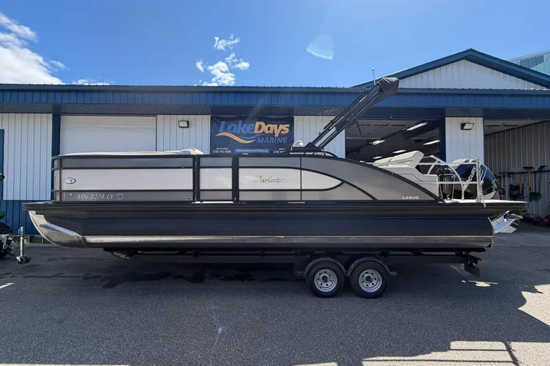 The Image of 2020 Barletta L25U pontoon boat on trailer at Lake Days Marine dealership. - 1