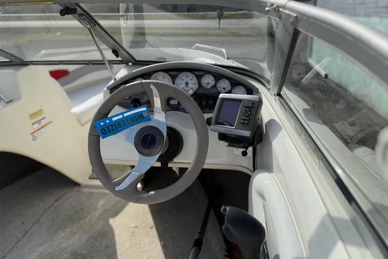 Slide: The Image of Stingray 205 Lx 2008 - 7