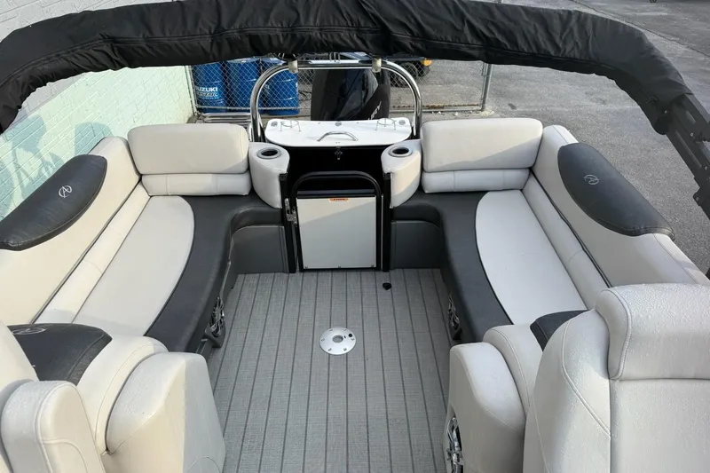 Slide: The Image of Avalon 2385 Catalina Quad Lounger 2020 - 11