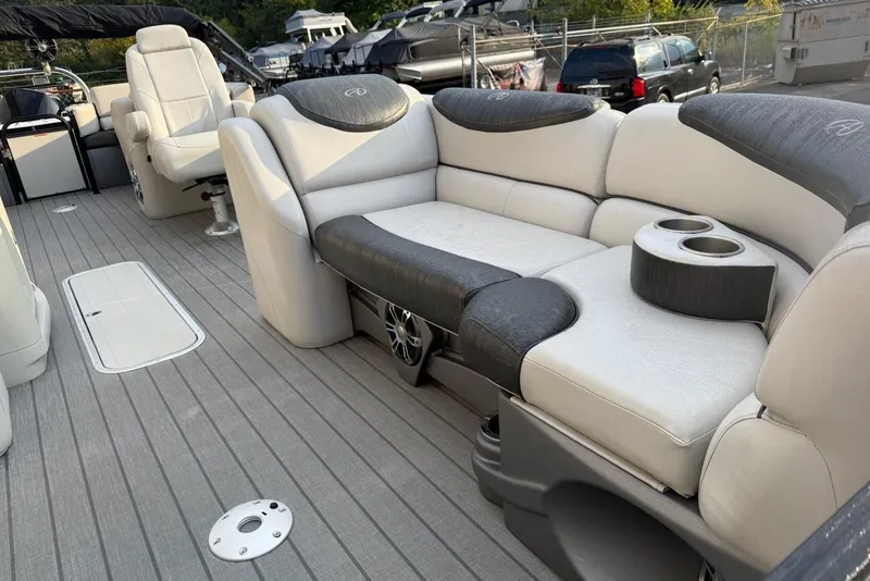 Slide: The Image of Avalon 2385 Catalina Quad Lounger 2020 - 7