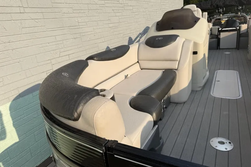 Slide: The Image of Avalon 2385 Catalina Quad Lounger 2020 - 8