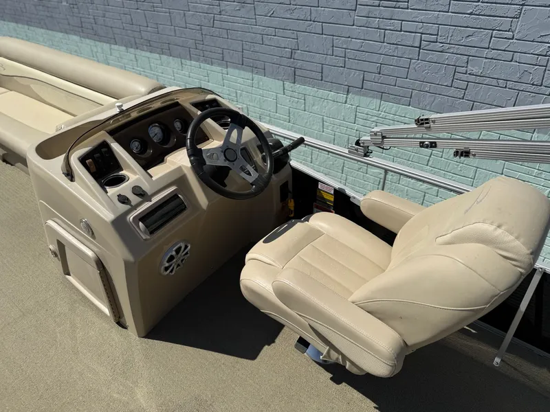 Slide: The Image of Bennington 24SLX 2014 - 10