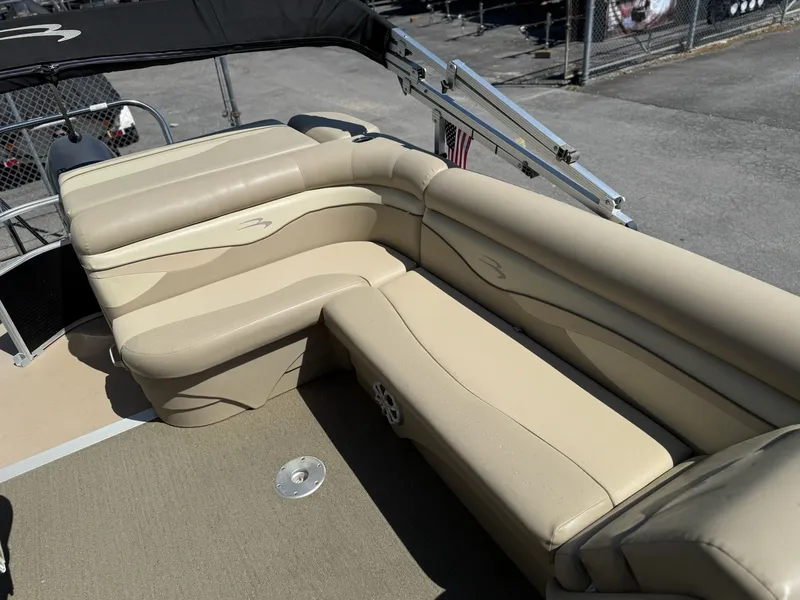 Slide: The Image of Bennington 24SLX 2014 - 12