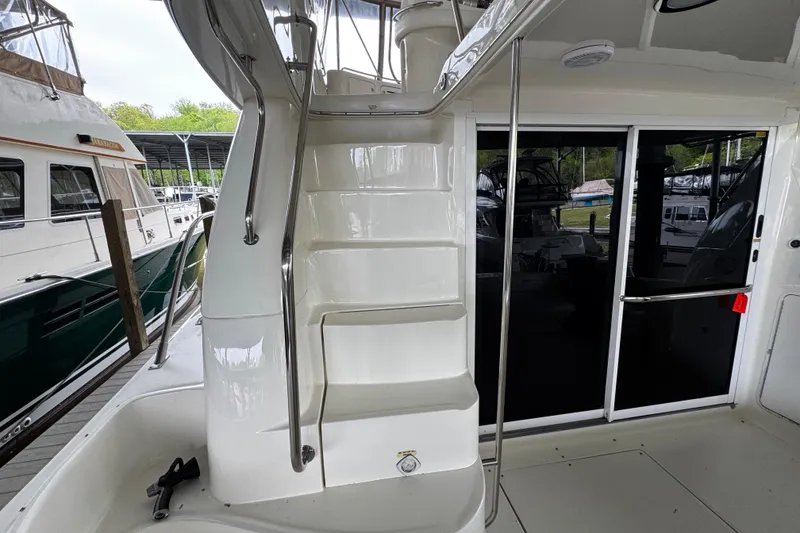 Slide: The Image of Staircase on a 1999 Sea Ray 480 Sedan Bridge yacht, docked at a marina. - 14