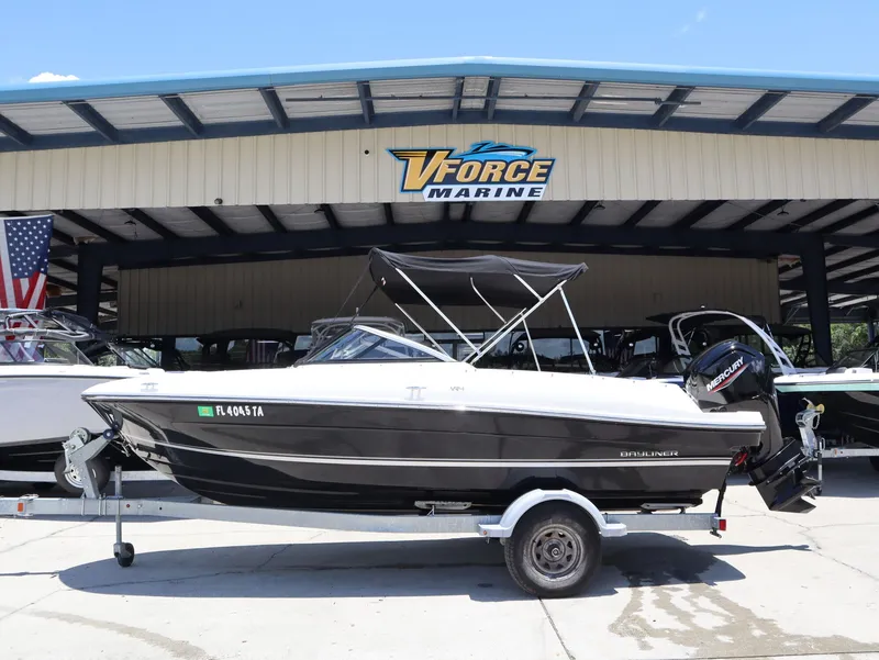 The Image of 2021 Bayliner VR4 Bowrider Outboard at VForce Marine. - 1