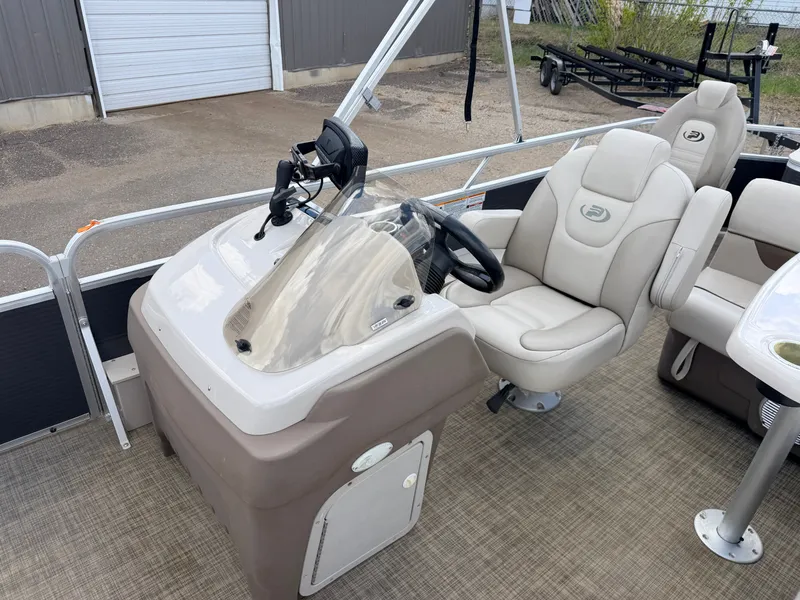 Slide: The Image of Princecraft Sportfisher 21 4-S Tritoon & 115HP Mercury ProXS -$32,995 2018 - 27