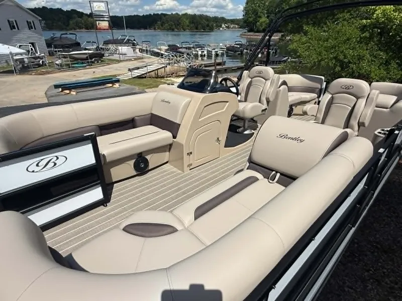 The Image of Bentley Pontoons Legacy 223 Navigator 2026 - 1