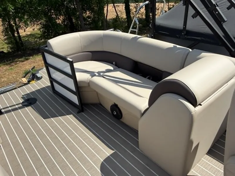 Slide: The Image of Bentley Pontoons Legacy 223 Navigator 2026 - 10