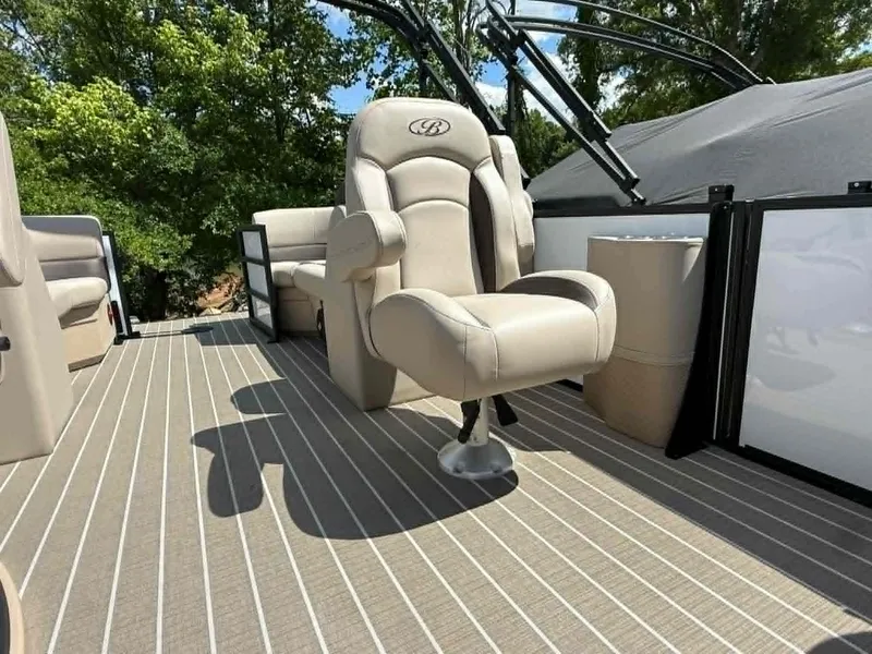 Slide: The Image of Bentley Pontoons Legacy 223 Navigator 2026 - 12