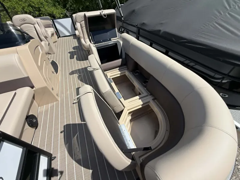 Slide: The Image of Bentley Pontoons Legacy 223 Navigator 2026 - 13