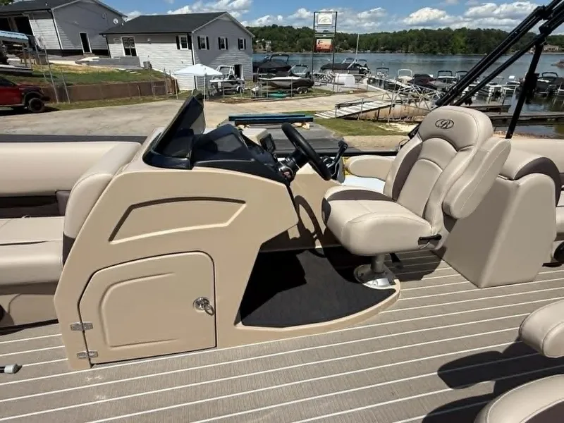 Slide: The Image of Bentley Pontoons Legacy 223 Navigator 2026 - 17