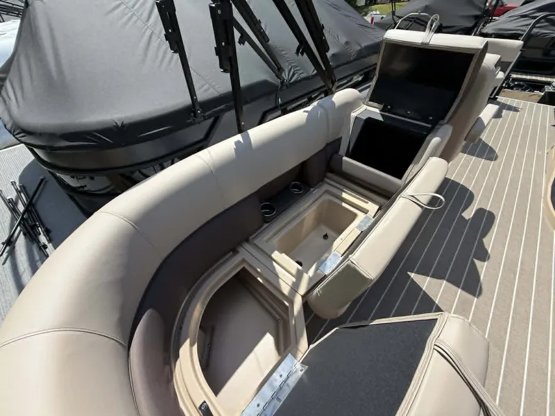 Slide: The Image of Bentley Pontoons Legacy 223 Navigator 2026 - 21