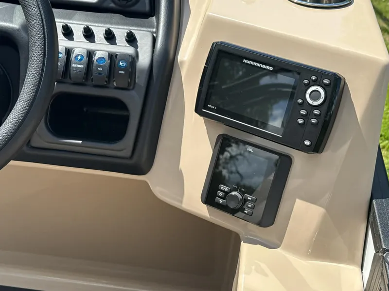 Slide: The Image of Bentley Pontoons Legacy 223 Navigator 2026 - 26