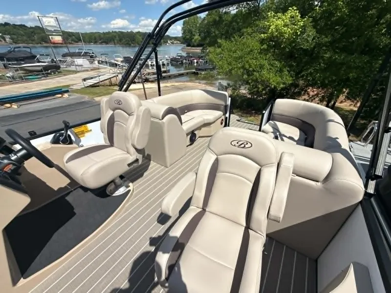 Slide: The Image of Bentley Pontoons Legacy 223 Navigator 2026 - 29