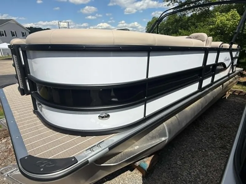 Slide: The Image of Bentley Pontoons Legacy 223 Navigator 2026 - 31