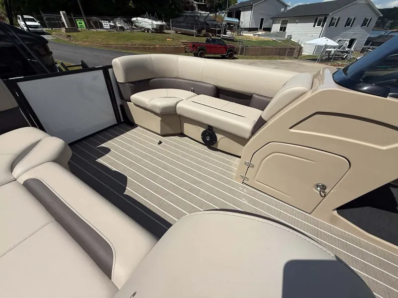 Slide: The Image of Bentley Pontoons Legacy 223 Navigator 2026 - 32