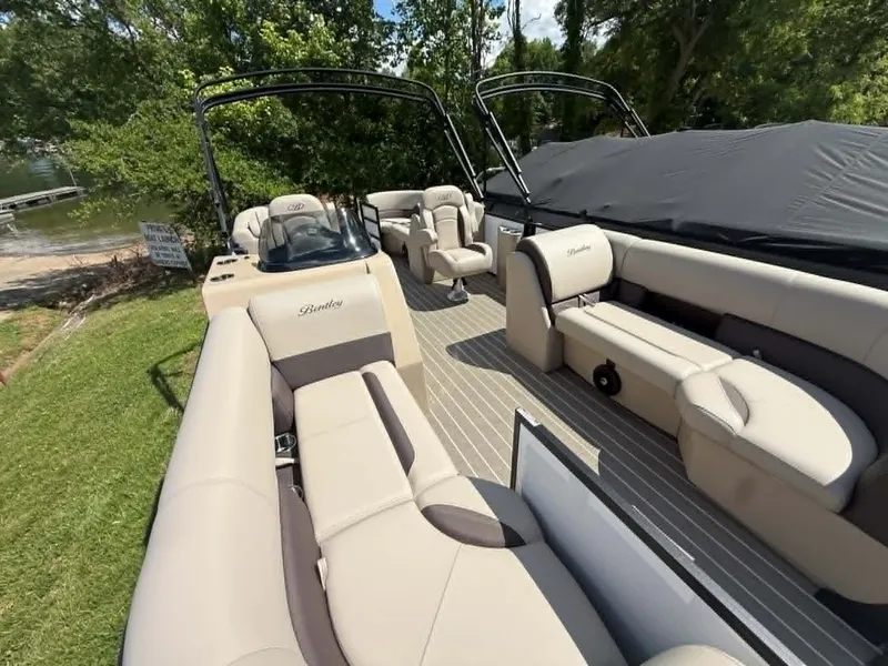 Slide: The Image of Bentley Pontoons Legacy 223 Navigator 2026 - 33