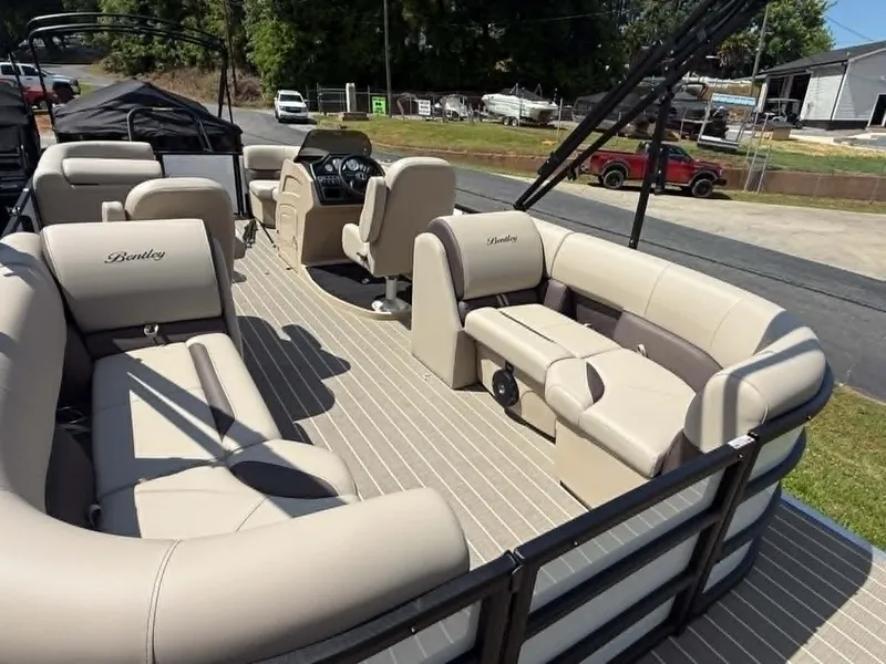 Slide: The Image of Bentley Pontoons Legacy 223 Navigator 2026 - 5