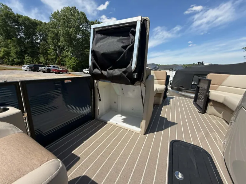 Slide: The Image of Manitou 230 Aurora 2026 - 6