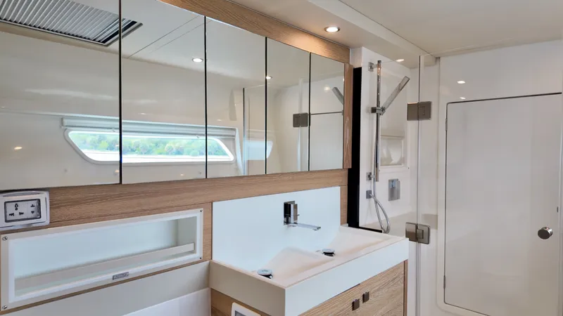 Slide: The Image of Xquisite Yachts X5 PLUS 2021 - 15