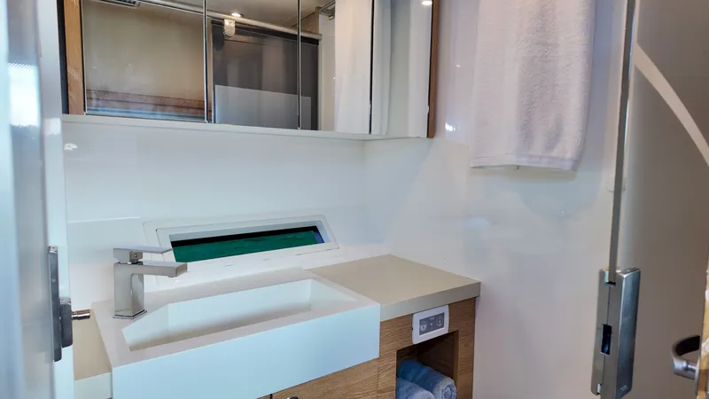 Slide: The Image of Xquisite Yachts X5 PLUS 2021 - 18